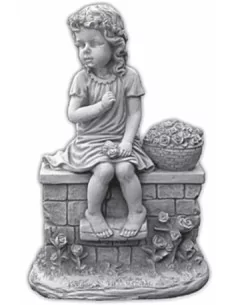 Statue fillette sur son muret - 1