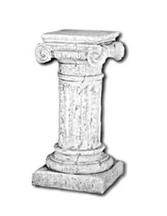 Statue colonne ancienne - 1